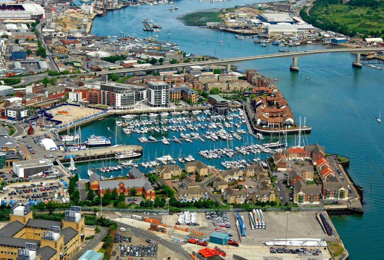 2 Bed Apartment With 2 Ensuites-Near Train Station /Mayflower /City Southampton Exterior photo